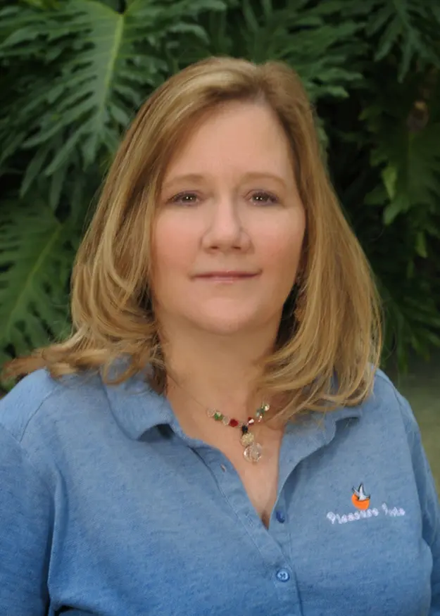 Lisa Dell, Office Manager